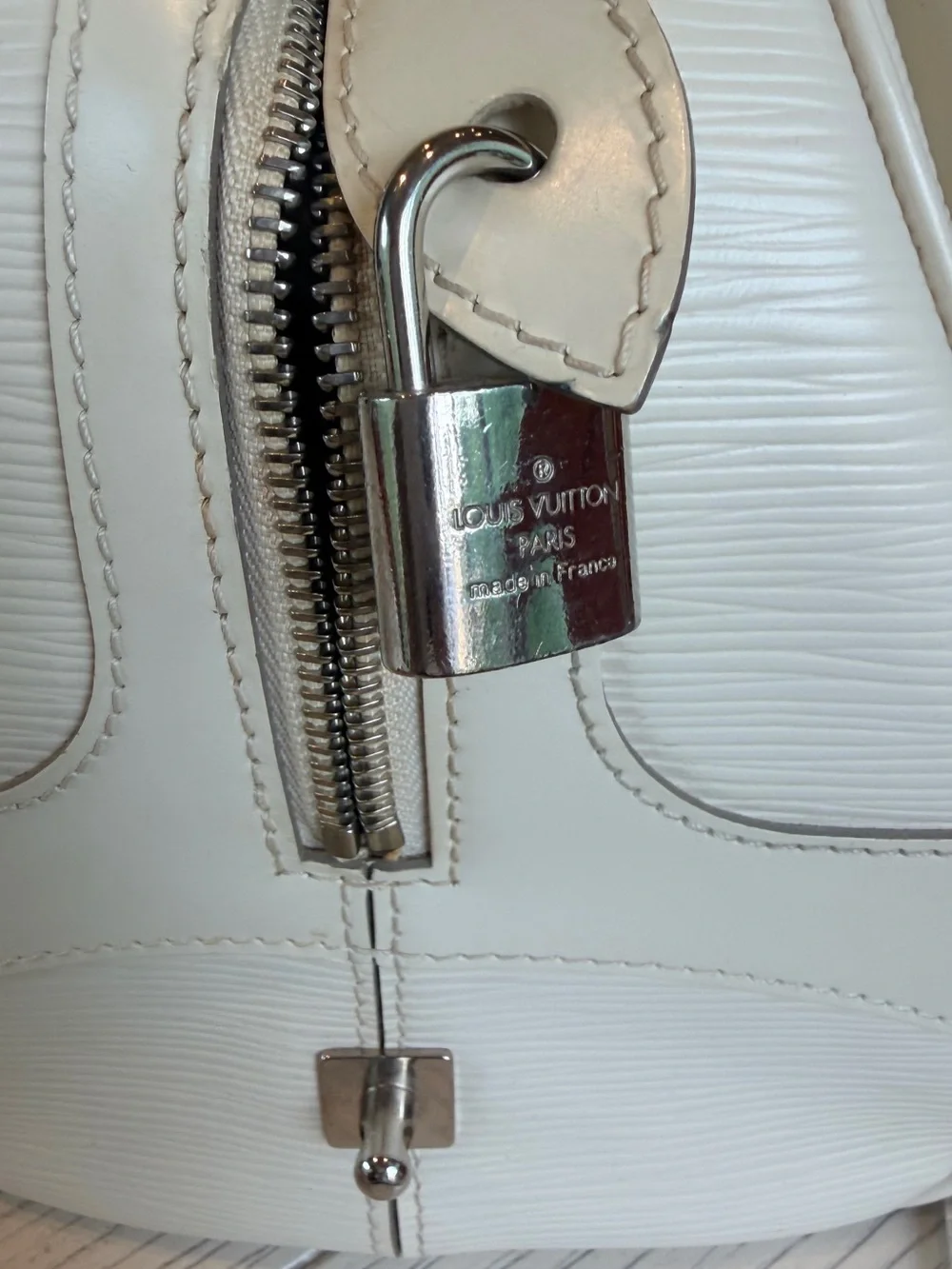 Louis Vuitton Bowling Montaigne PM, ivory, epi leather, handbag crossbody